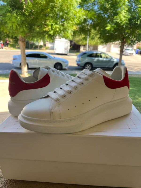 Image #2 from Vanida